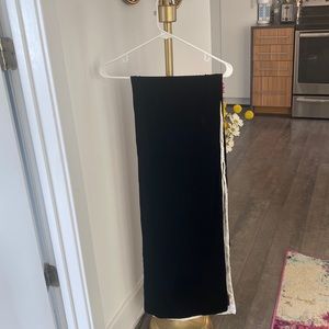 Two tone Black and White Scarf